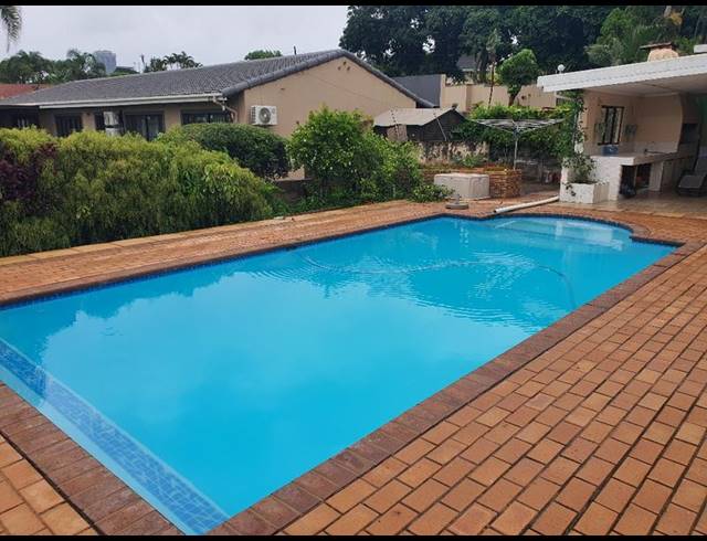6 BEDROOM HOUSE FOR SALE IN UMHLANGA CENTRAL